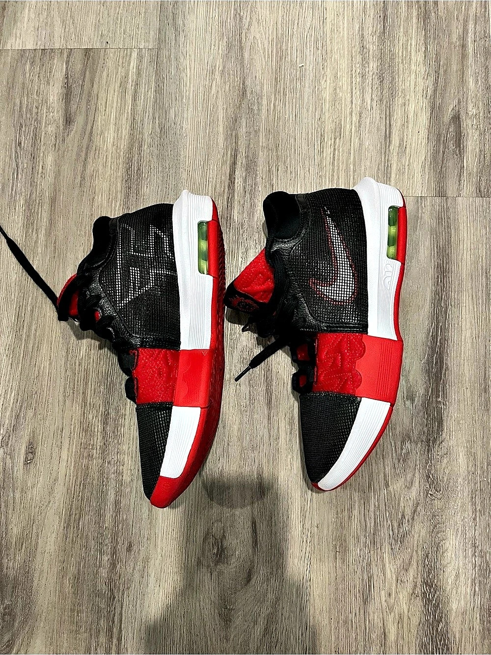 Mens Nike FaZe Clan x Nike LeBron Witness 8 'Bred'. Size 8.